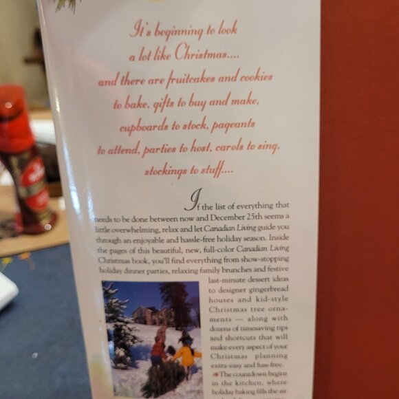 Canadian Living Classic Christmas Hardcover Cookbook Like New! - Picture 3 of 6